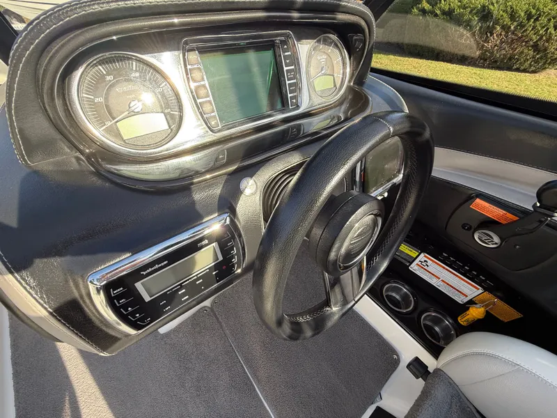 Slide: The Image of Malibu Wakesetter 22 MXZ 2012 - 617