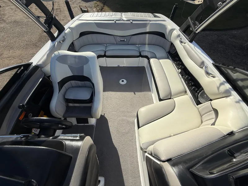 Slide: The Image of Malibu Wakesetter 22 MXZ 2012 - 799