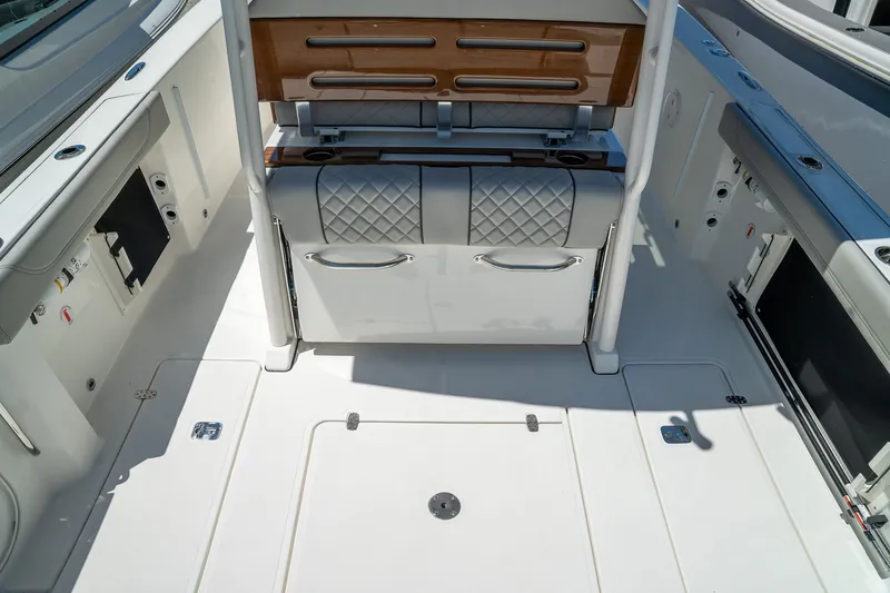 Slide: The Image of Pursuit S 288 Sport 2026 - 21