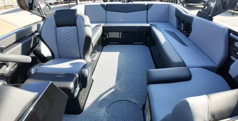 Slide: The Image of MasterCraft NXT22 2026 - 15