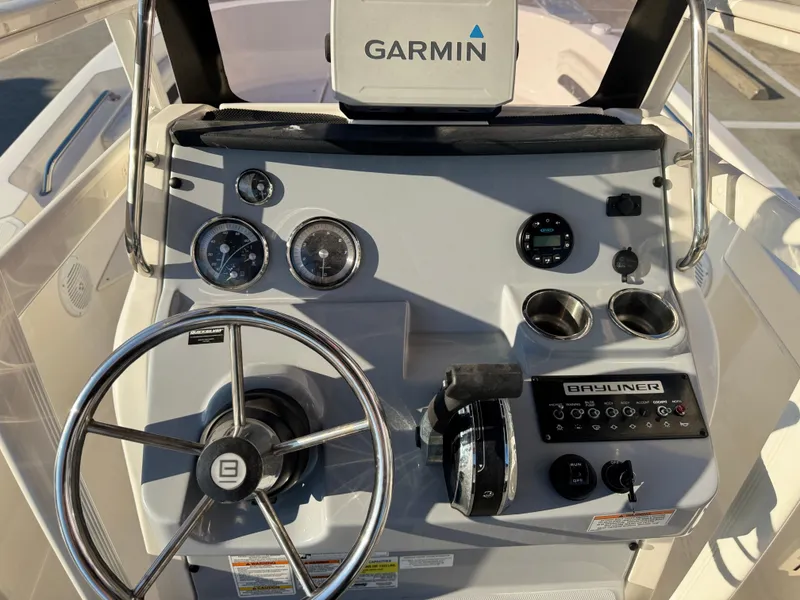 Slide: The Image of Bayliner T20 2021 - 18