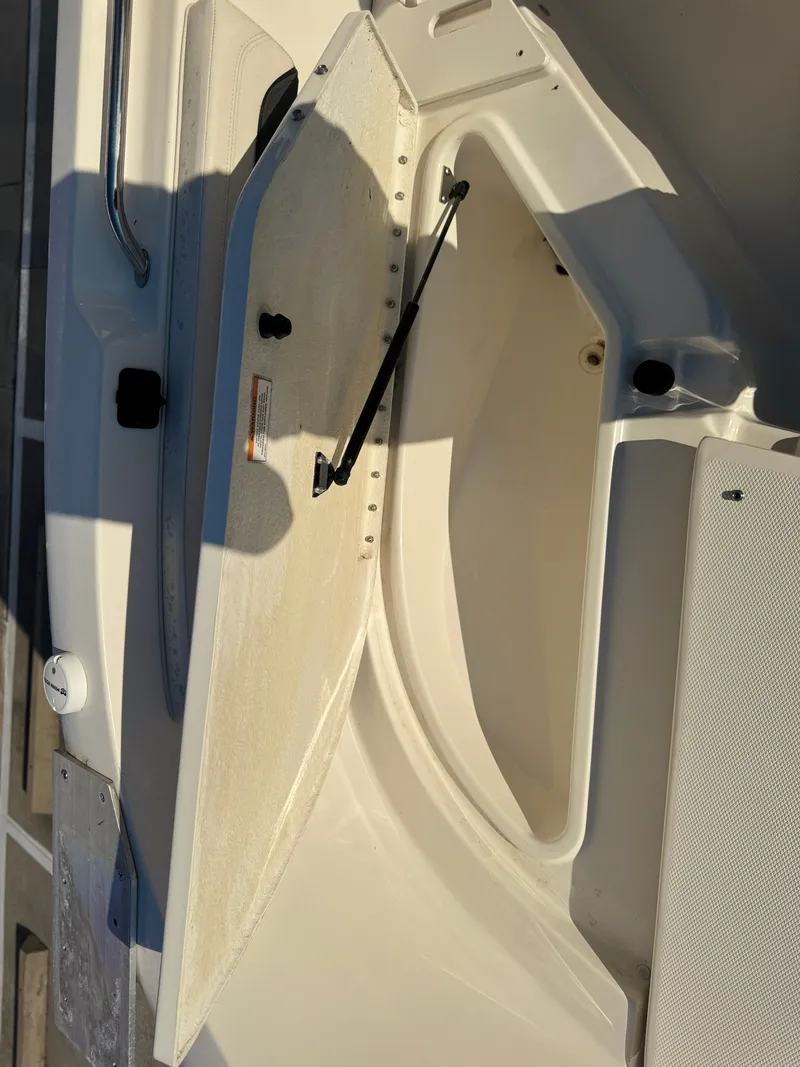 Slide: The Image of Bayliner T20 2021 - 22