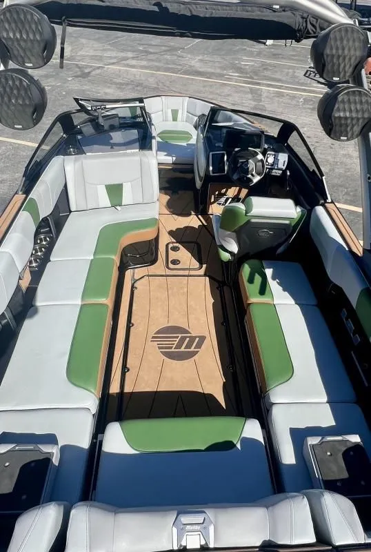 Slide: The Image of Malibu Wakesetter 23 LSV 2022 - 9