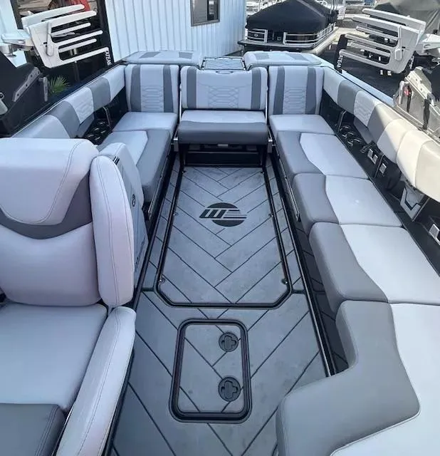 Slide: The Image of Malibu Wakesetter 25 LSV 2022 - 12