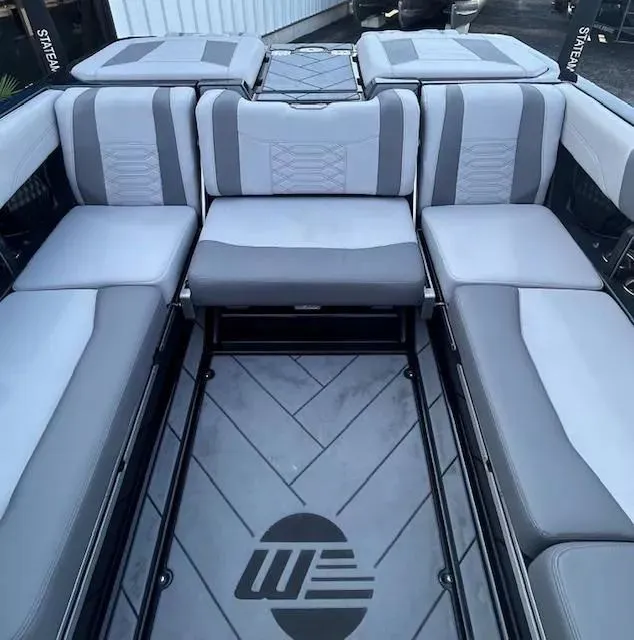 Slide: The Image of Malibu Wakesetter 25 LSV 2022 - 13