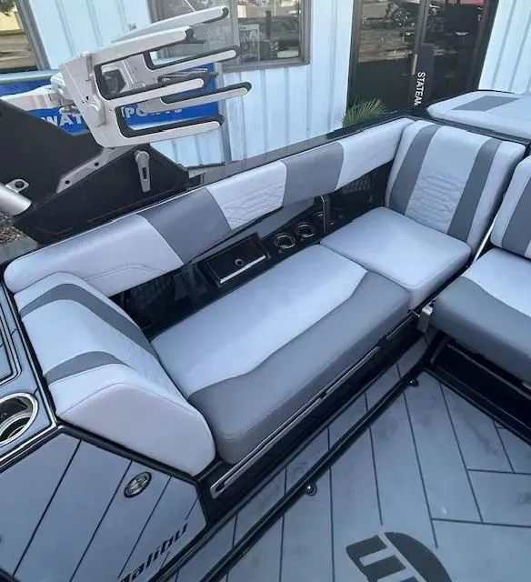 Slide: The Image of Malibu Wakesetter 25 LSV 2022 - 14