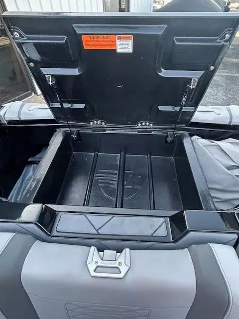 Slide: The Image of Malibu Wakesetter 25 LSV 2022 - 16