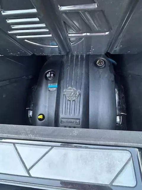 Slide: The Image of Malibu Wakesetter 25 LSV 2022 - 17