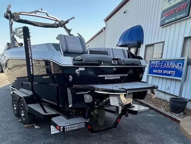 Slide: The Image of Malibu Wakesetter 25 LSV 2022 - 3