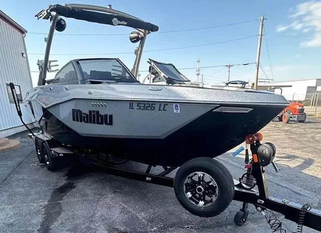 Slide: The Image of Malibu Wakesetter 25 LSV 2022 - 5