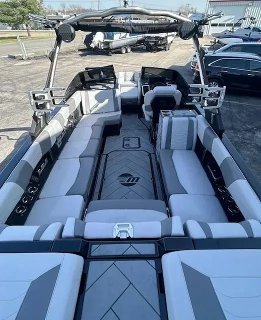 Slide: The Image of Malibu Wakesetter 25 LSV 2022 - 9