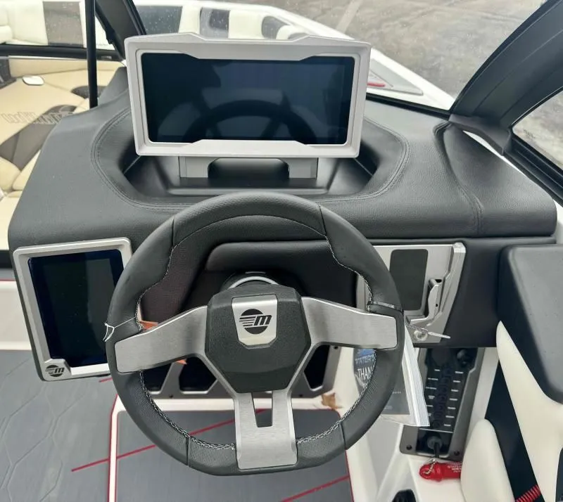 Slide: The Image of Malibu M220 2024 - 11