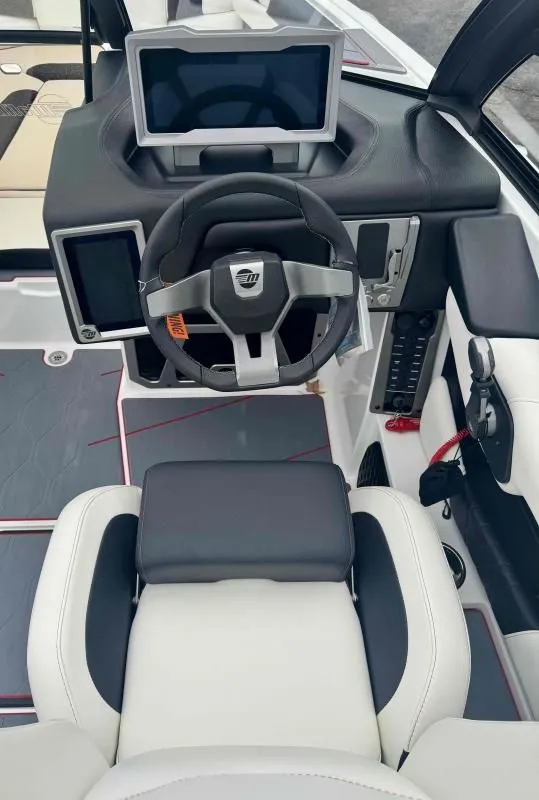 Slide: The Image of Malibu M220 2024 - 12