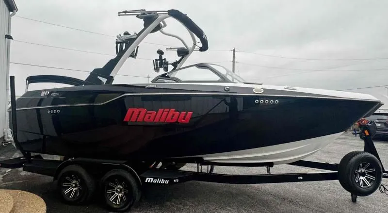 Slide: The Image of Malibu M220 2024 - 5