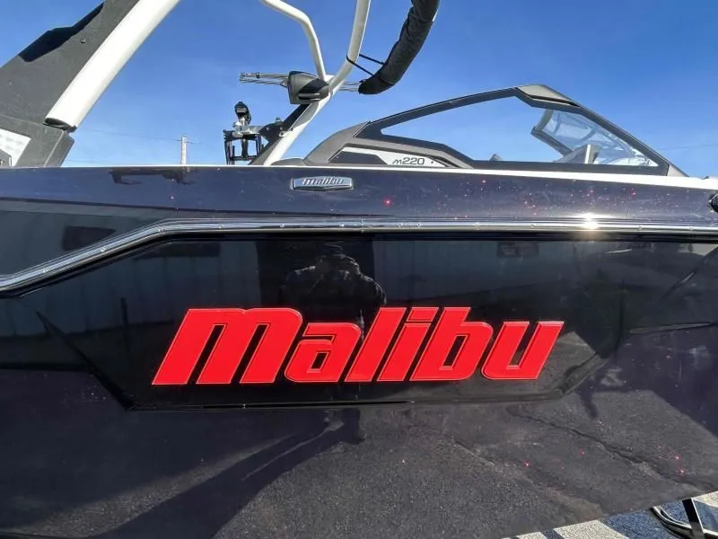 Slide: The Image of Malibu M220 2024 - 7