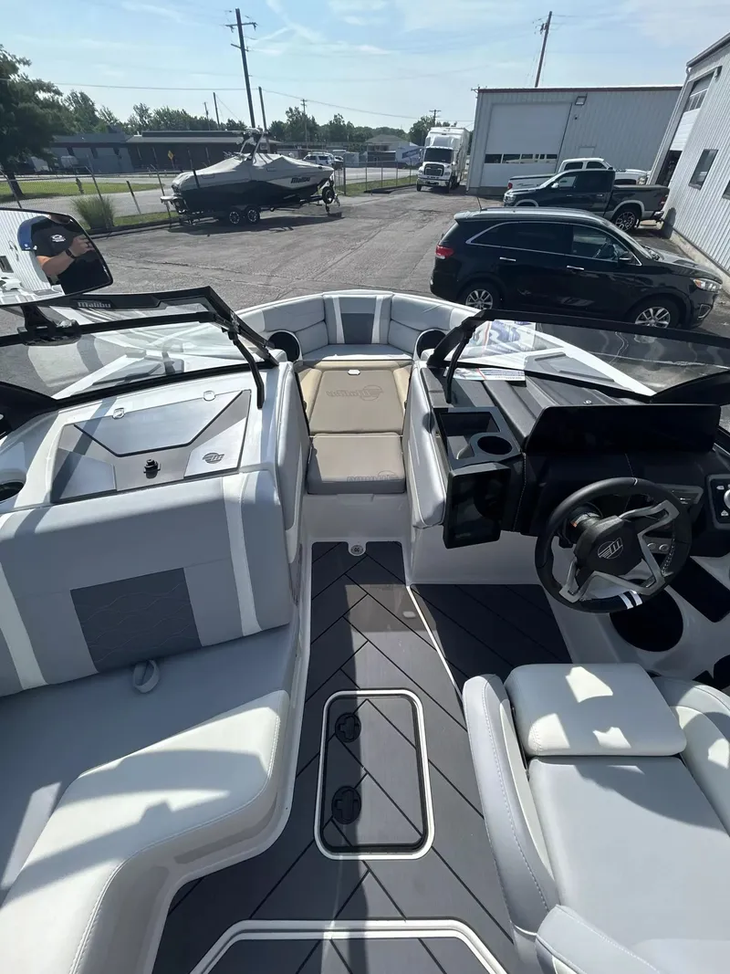 Slide: The Image of Malibu Wakesetter 23 LSV 2025 - 15