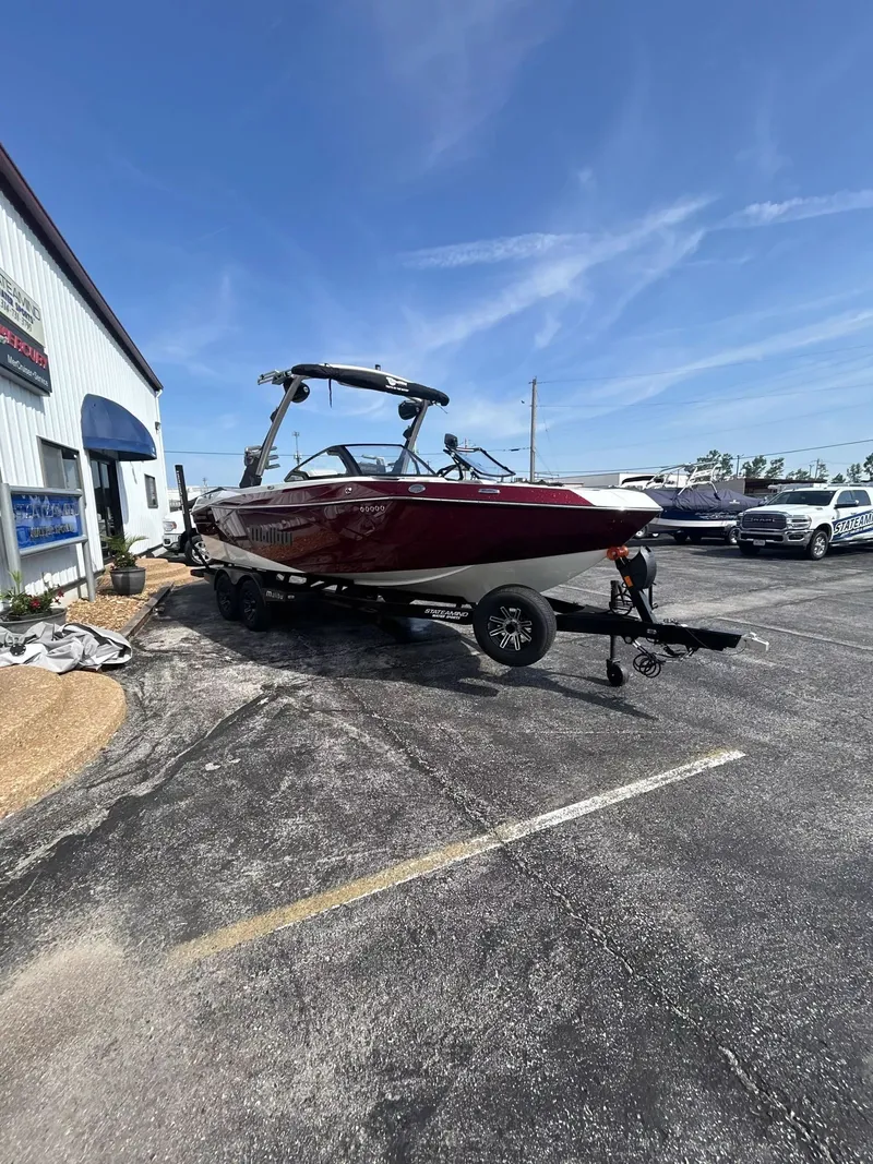 Slide: The Image of Malibu Wakesetter 23 LSV 2025 - 5