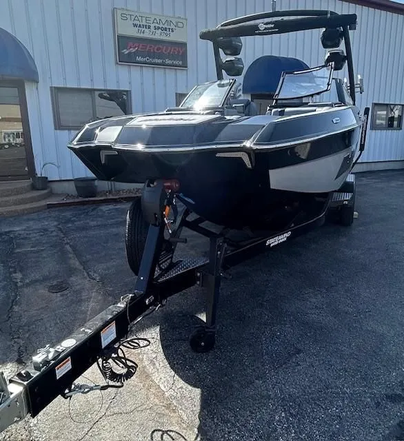 Slide: The Image of Malibu Wakesetter 24MXZ 2025 - 22