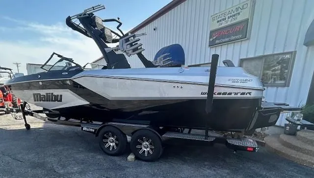 Slide: The Image of Malibu Wakesetter 24MXZ 2025 - 23