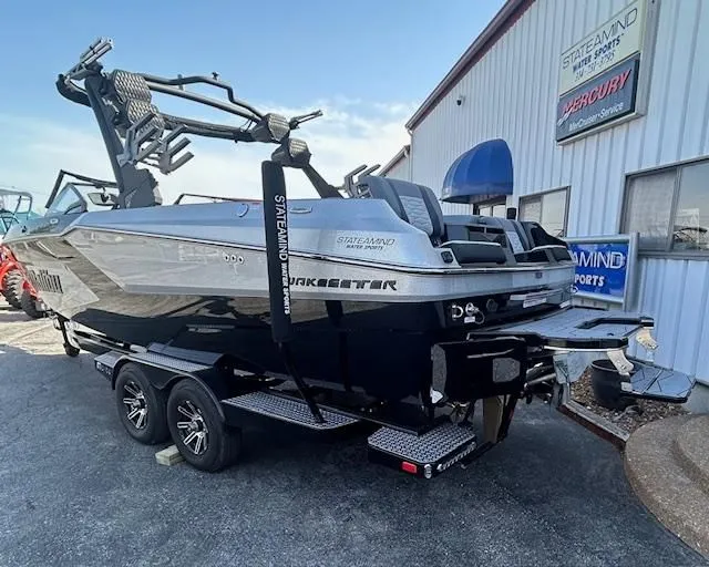 Slide: The Image of Malibu Wakesetter 24MXZ 2025 - 24