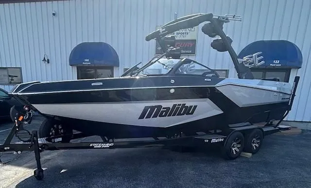 Slide: The Image of Malibu Wakesetter 24MXZ 2025 - 25