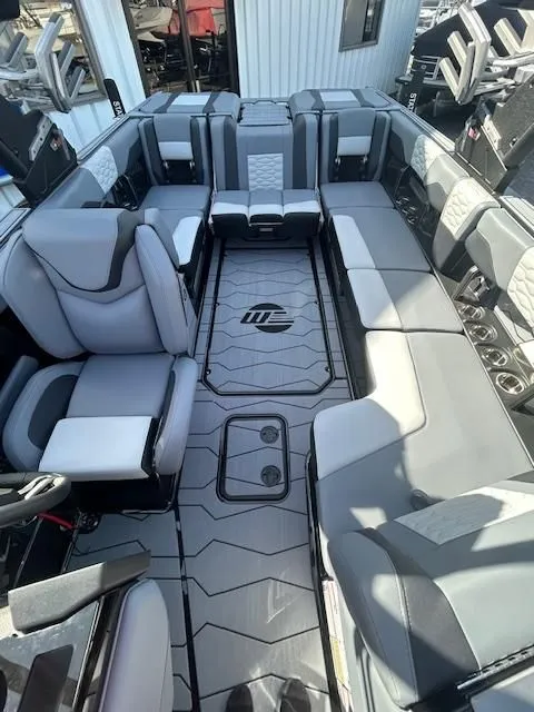 Slide: The Image of Malibu Wakesetter 24MXZ 2025 - 8