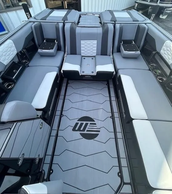 Slide: The Image of Malibu Wakesetter 24MXZ 2025 - 9