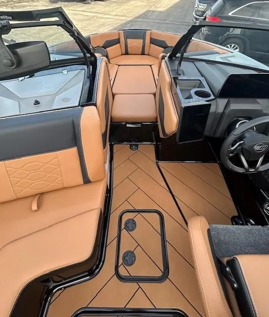 Slide: The Image of Malibu Wakesetter 23 LSV 2025 - 10