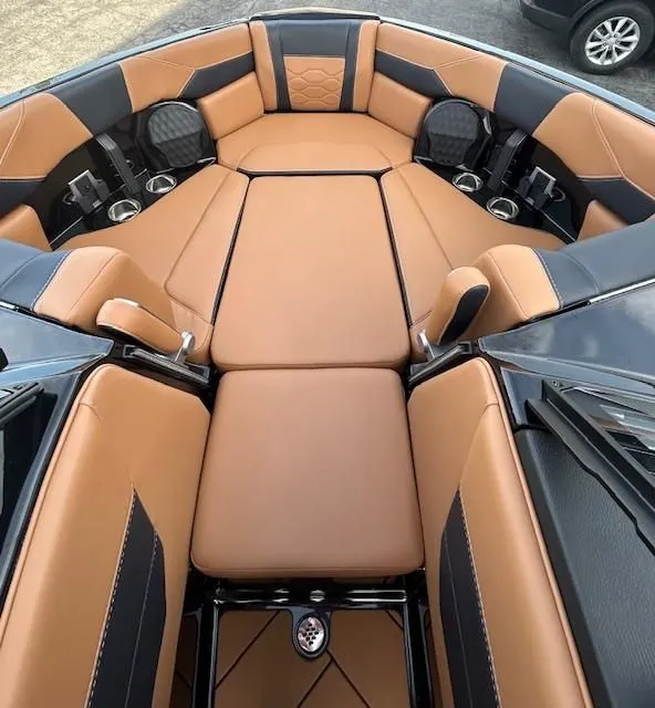 Slide: The Image of Malibu Wakesetter 23 LSV 2025 - 11