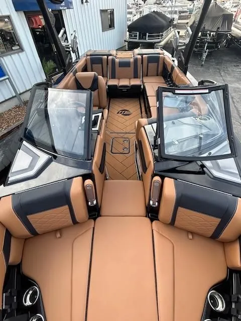 Slide: The Image of Malibu Wakesetter 23 LSV 2025 - 12