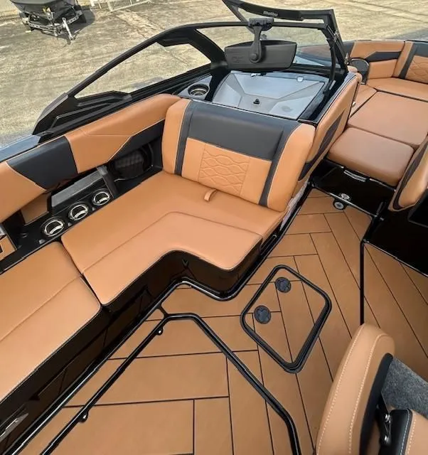 Slide: The Image of Malibu Wakesetter 23 LSV 2025 - 15