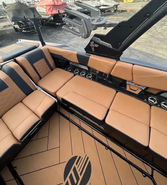 Slide: The Image of Malibu Wakesetter 23 LSV 2025 - 16