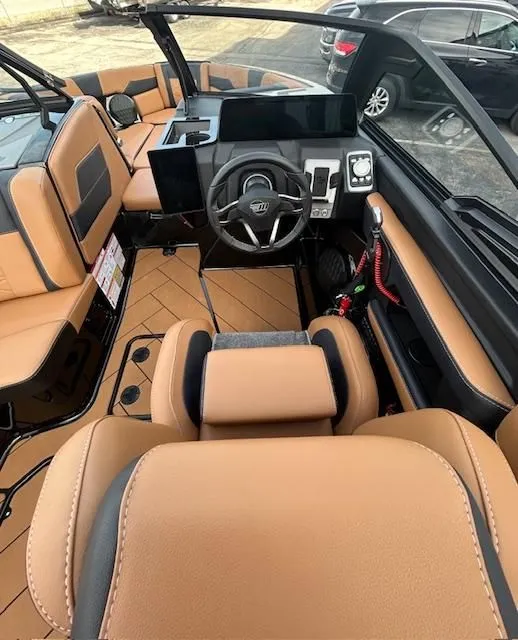 Slide: The Image of Malibu Wakesetter 23 LSV 2025 - 20