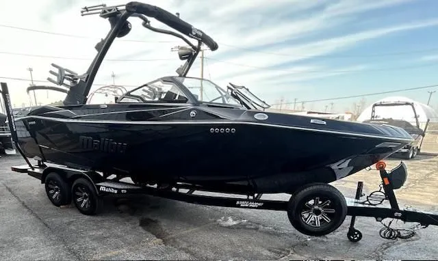 Slide: The Image of Malibu Wakesetter 23 LSV 2025 - 6