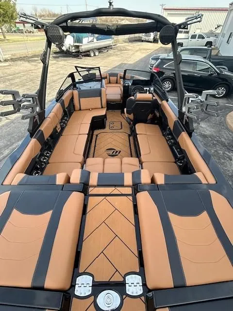 Slide: The Image of Malibu Wakesetter 23 LSV 2025 - 8