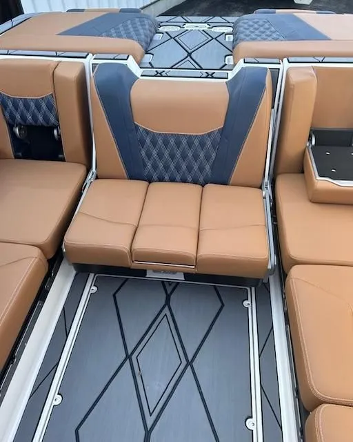 Slide: The Image of Malibu M230 2025 - 14