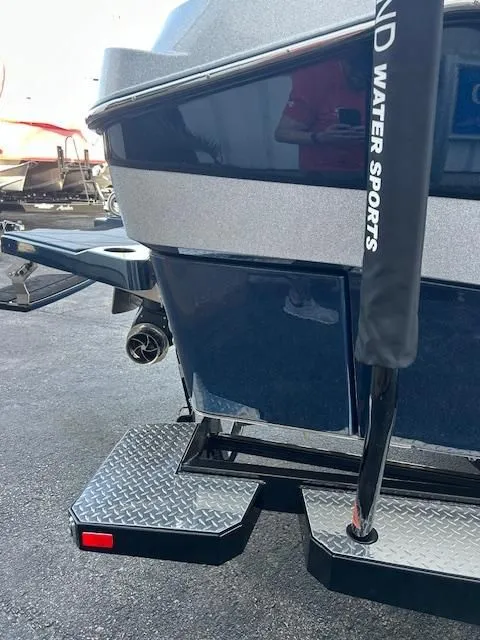 Slide: The Image of Malibu M230 2025 - 19