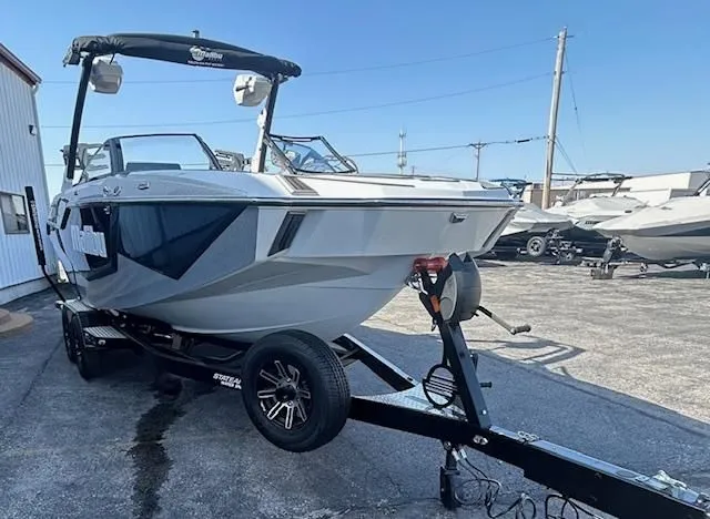 Slide: The Image of Malibu M230 2025 - 21