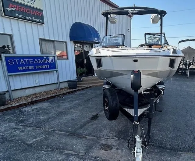 Slide: The Image of Malibu M230 2025 - 23