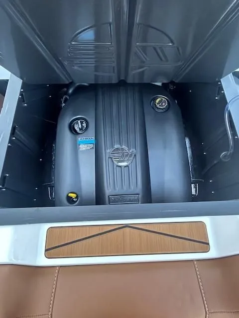 Slide: The Image of Malibu Wakesetter 22MXZ 2025 - 22