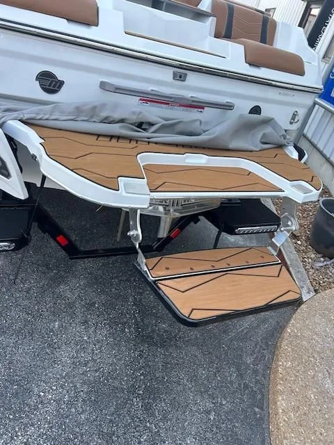 Slide: The Image of Malibu Wakesetter 22MXZ 2025 - 5