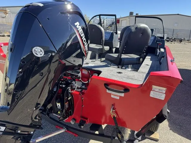 Slide: The Image of Tracker Pro Guide V-16 WT 2026 - 4