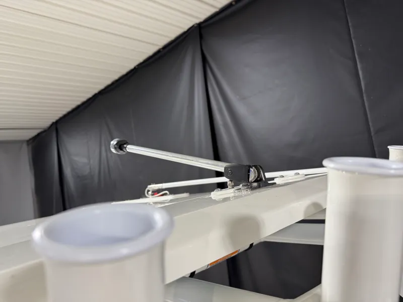 Slide: The Image of Boston Whaler 250 Dauntless 2026 - 108