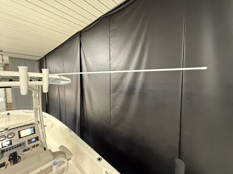 Slide: The Image of Boston Whaler 250 Dauntless 2026 - 109