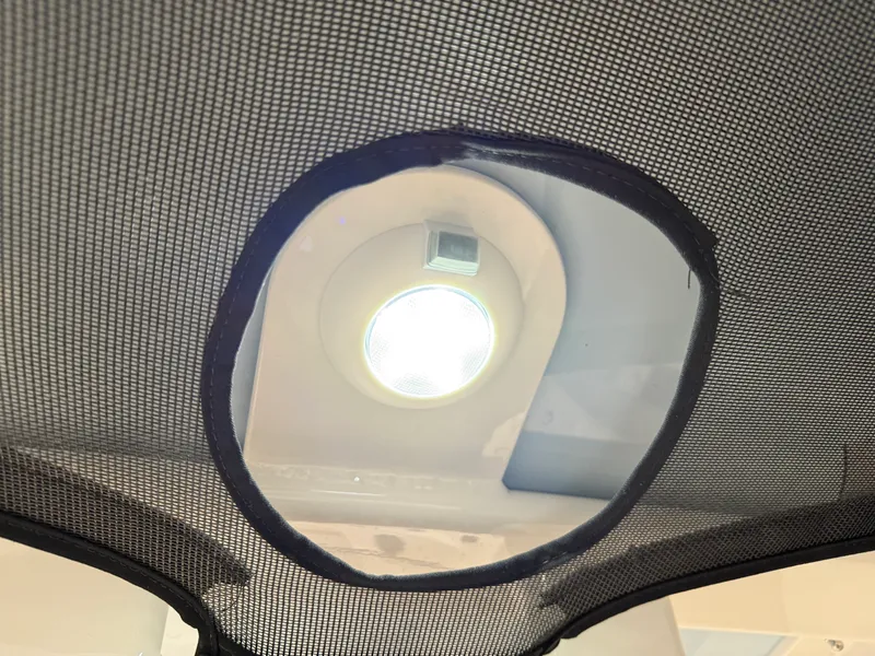 Slide: The Image of Boston Whaler 250 Dauntless 2026 - 112