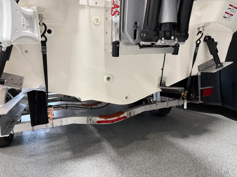 Slide: The Image of Boston Whaler 250 Dauntless 2026 - 117