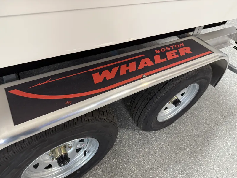 Slide: The Image of Boston Whaler 250 Dauntless 2026 - 120