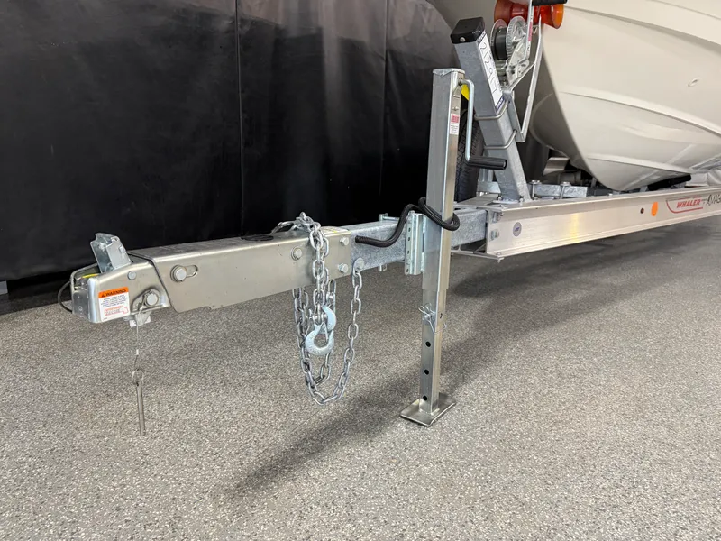 Slide: The Image of Boston Whaler 250 Dauntless 2026 - 123