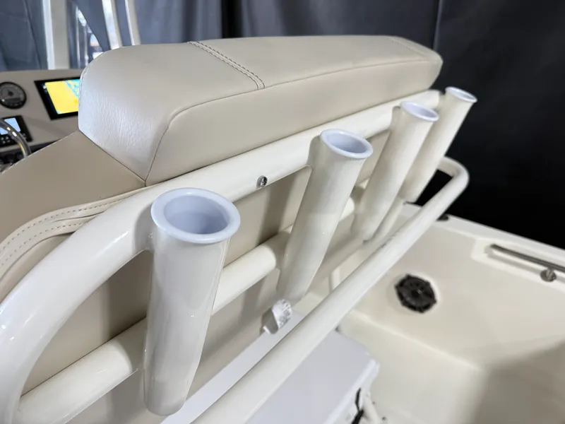 Slide: The Image of Boston Whaler 250 Dauntless 2026 - 43