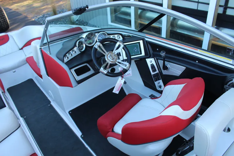 Slide: The Image of MasterCraft X25 2012 - 10